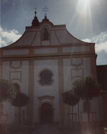 Frontansicht der Kirche in Rinchnach